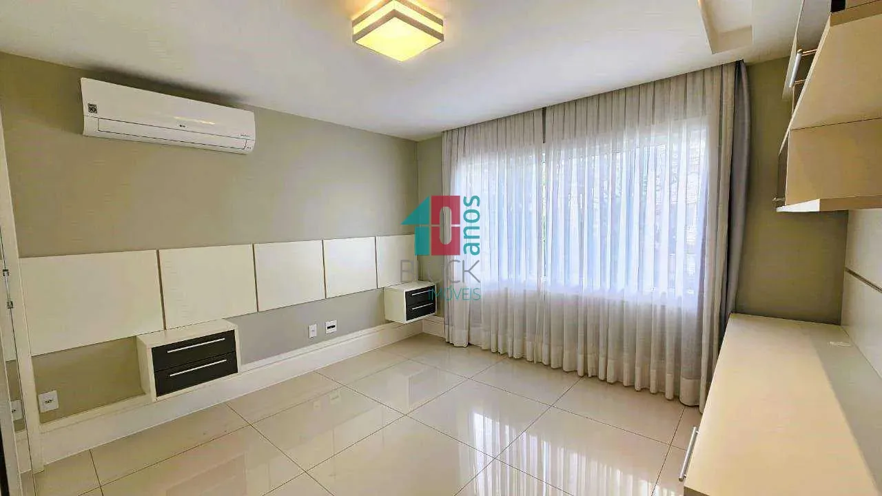 4-bedroom apartment with private garden and 364 m² — photo 31