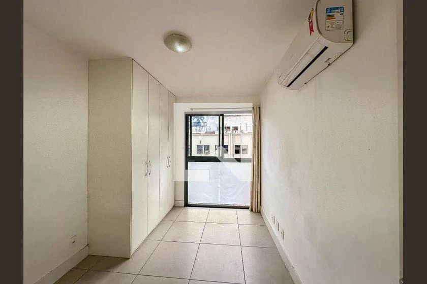 One-bedroom apartment in a building with a gym — photo 21