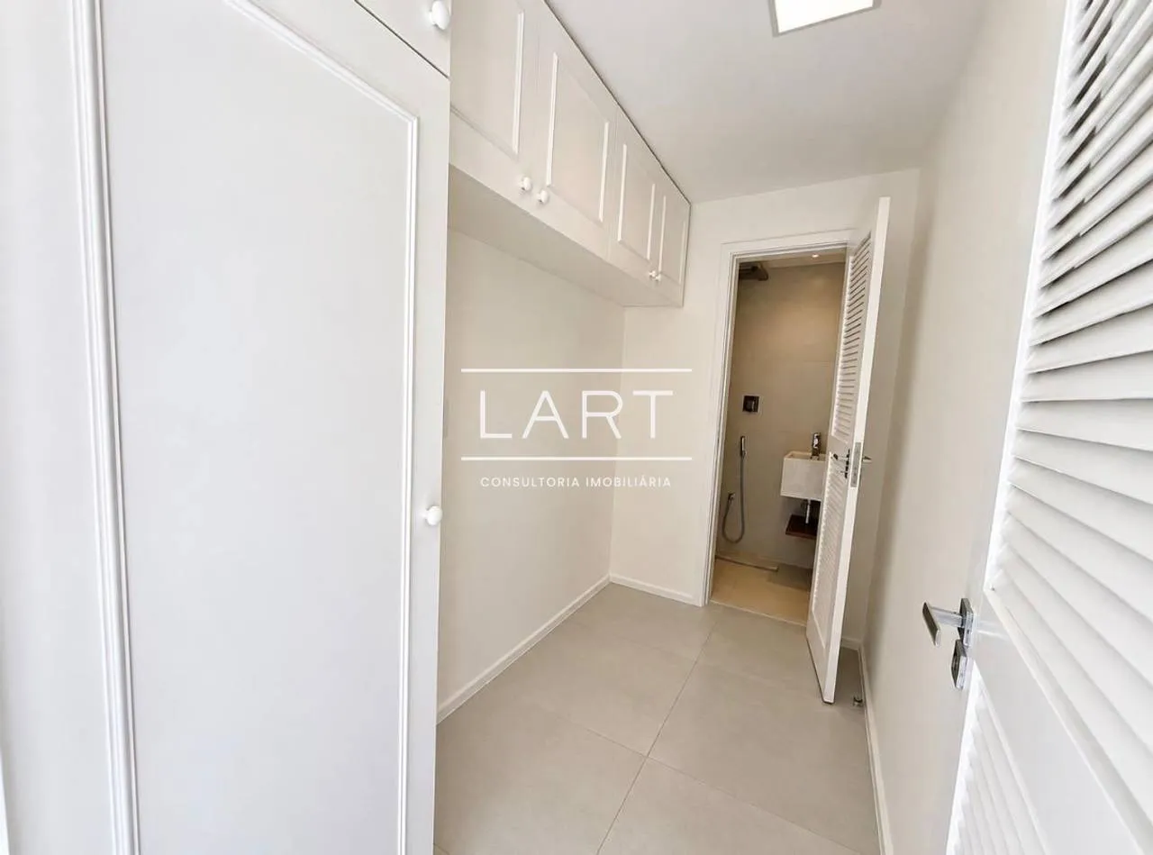 Apartment on the 6th floor with a glass-enclosed balcony — photo 16