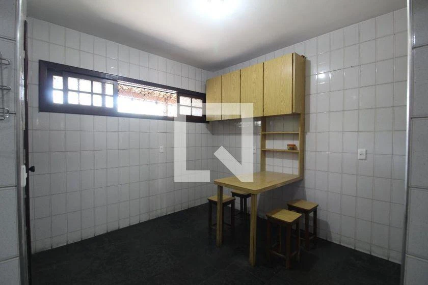 265 m² house with a home office and a bathtub — photo 20