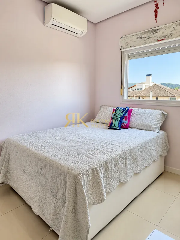 Furnished apartment, 244 m², with floor-to-ceiling windows — photo 7