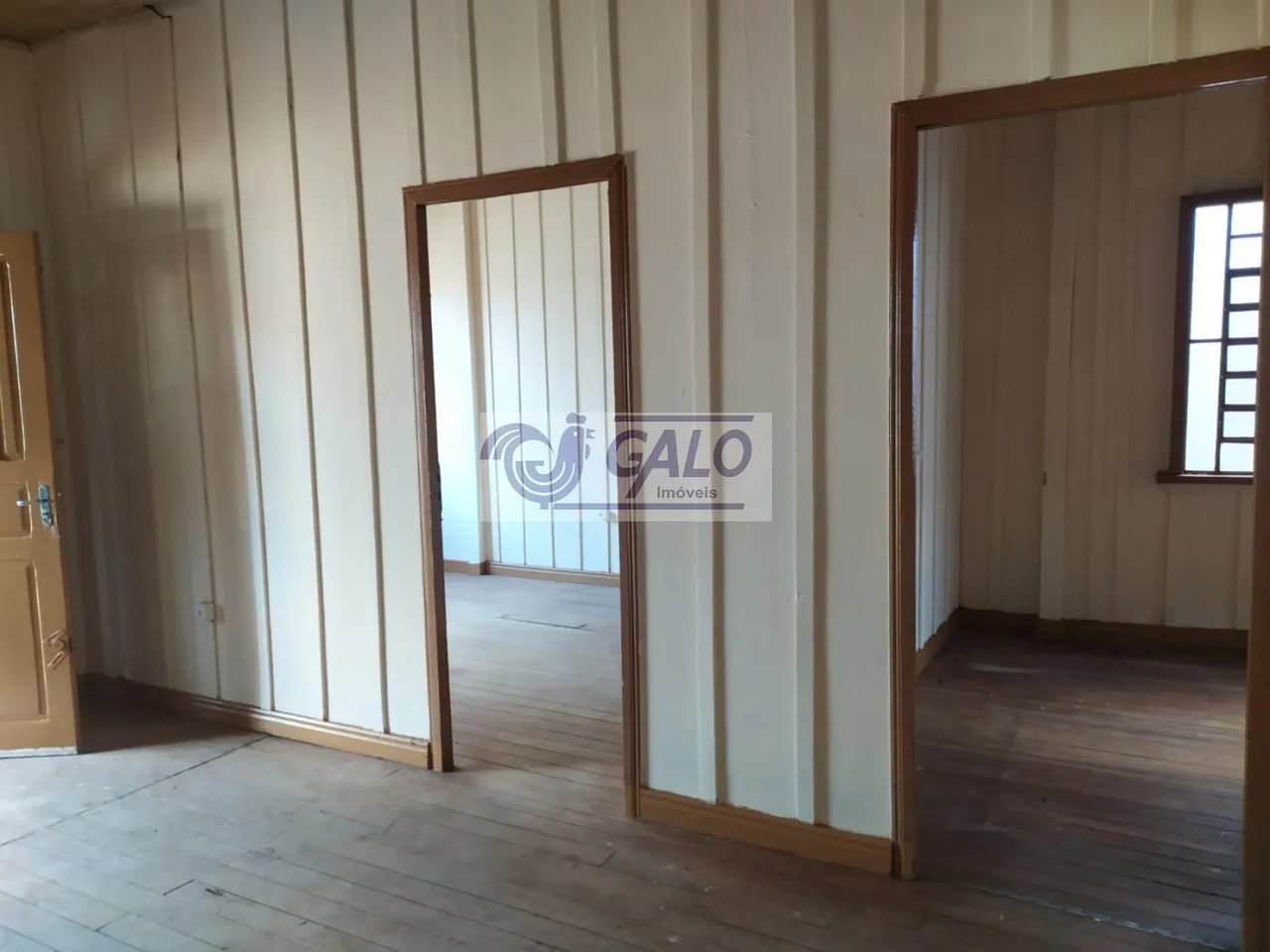 2-bedroom house with wood or laminate floors in Curitiba — photo 6