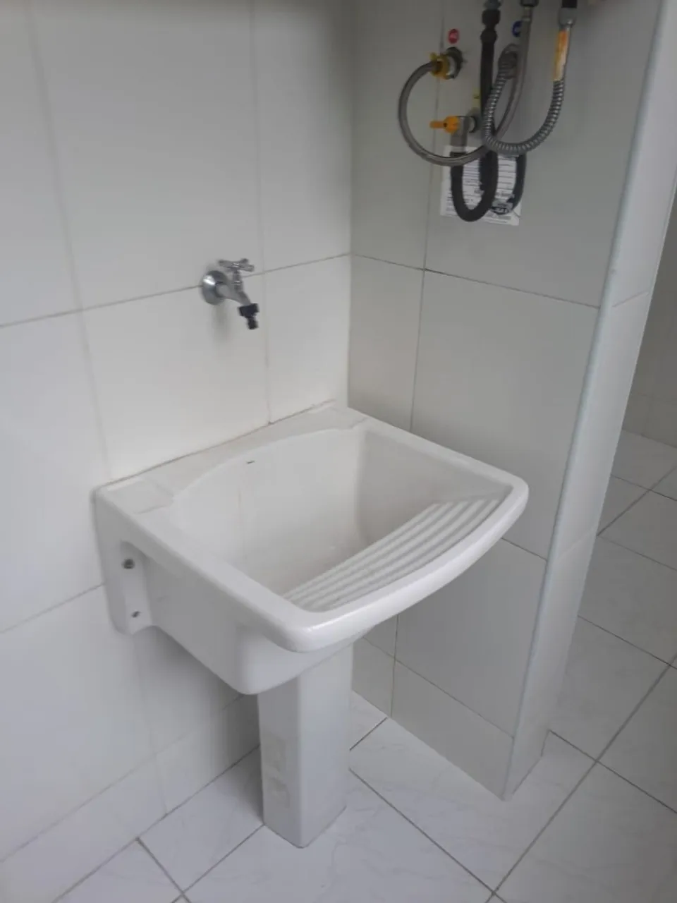 Квартира на першому поверсі з 2 спальнями і паркомісцем — photo 11