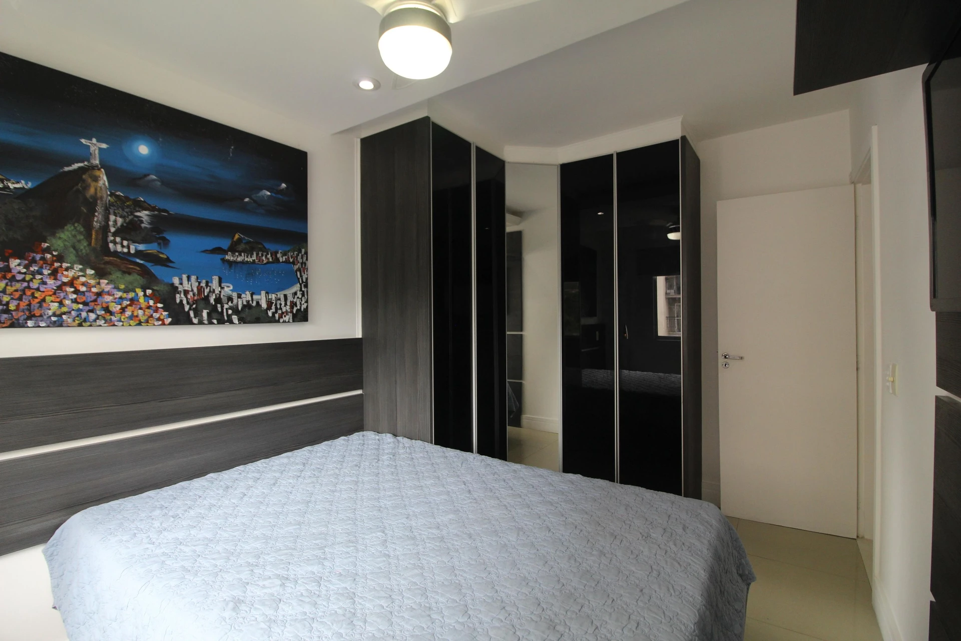 60 m² apartment with a mountain view and a home office — photo 7