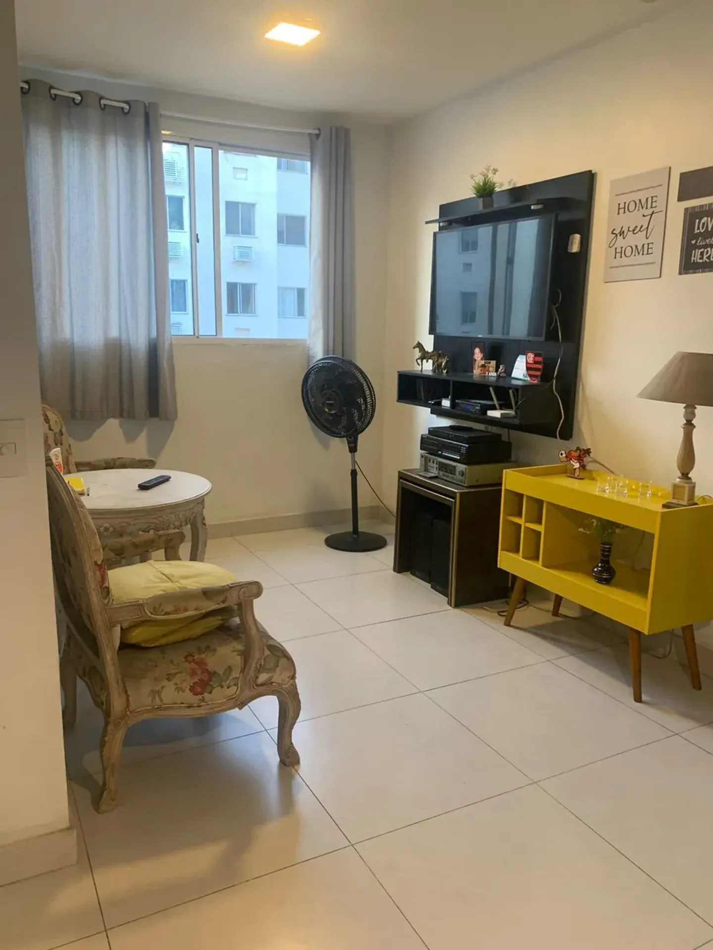 Apartamento mobiliado com 2 quartos e 1 banheiro