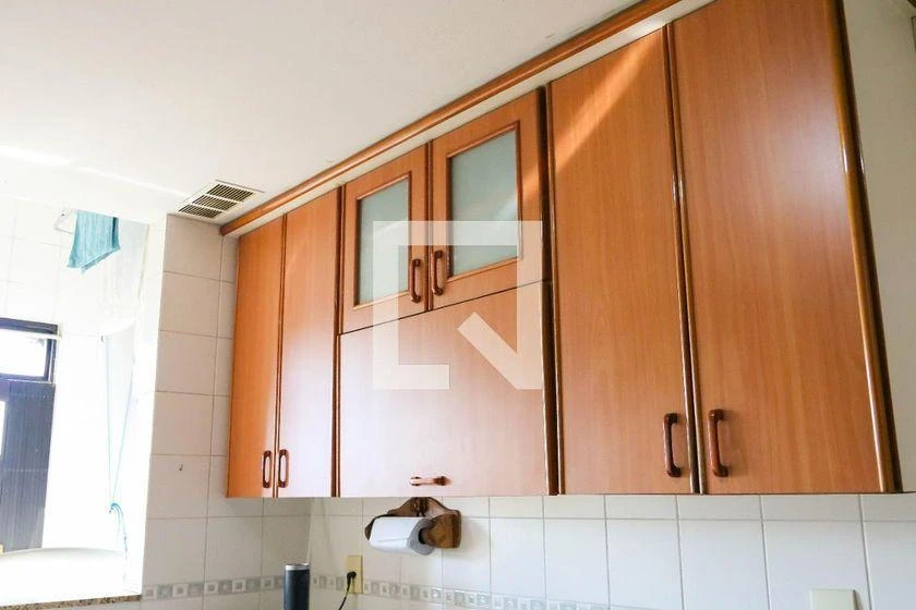3-bedroom apartment with a suite and glass-enclosed showers — photo 8