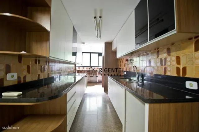 Apartment with 4 bedrooms and a balcony — photo 23