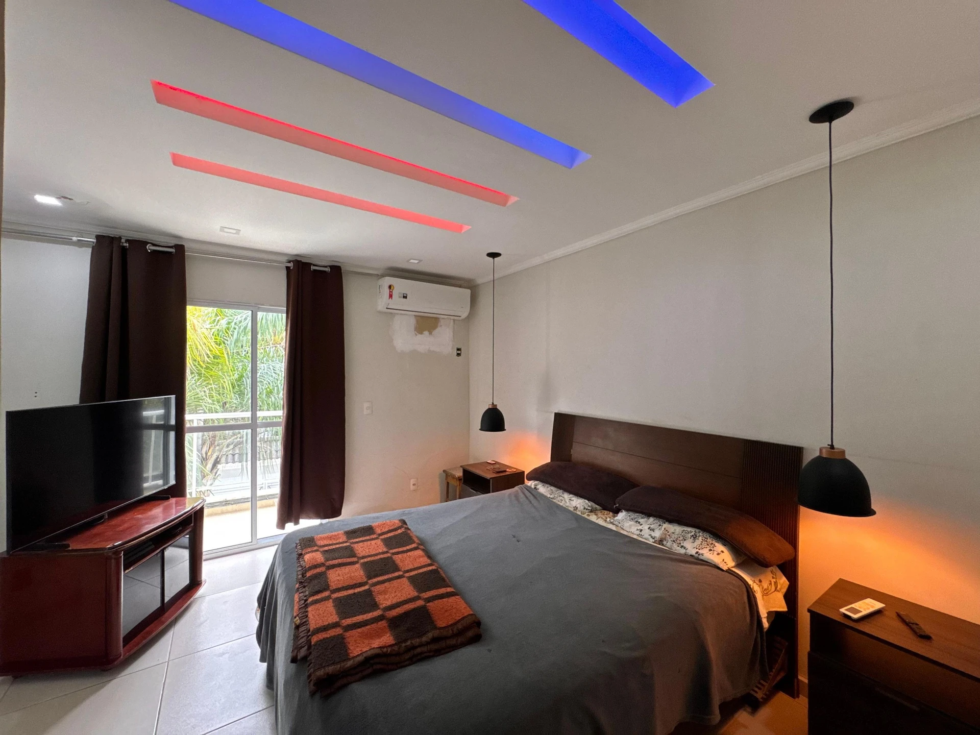Furnished condo house with 3 bedrooms and laundry setup — photo 3