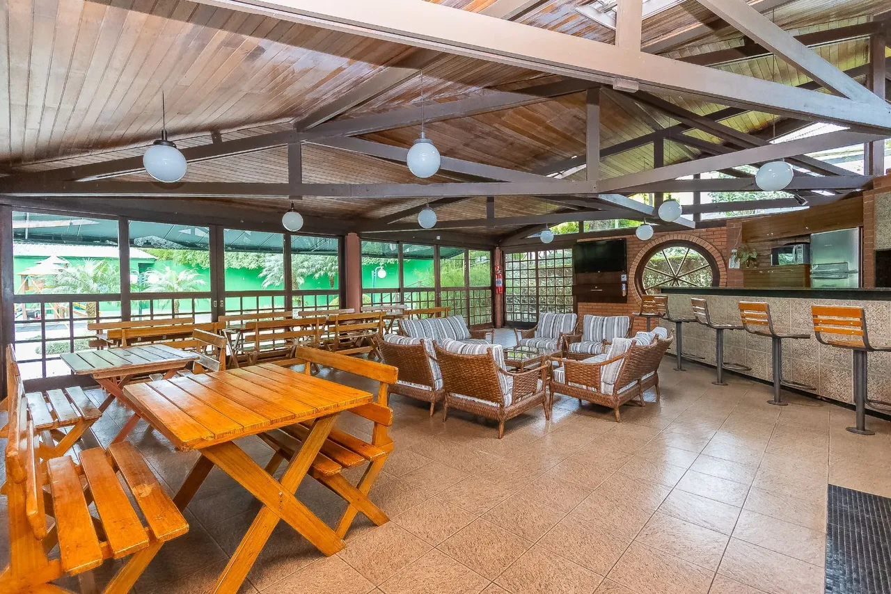 House with 3 bedrooms and 5 bathrooms, 477 m² — photo 12
