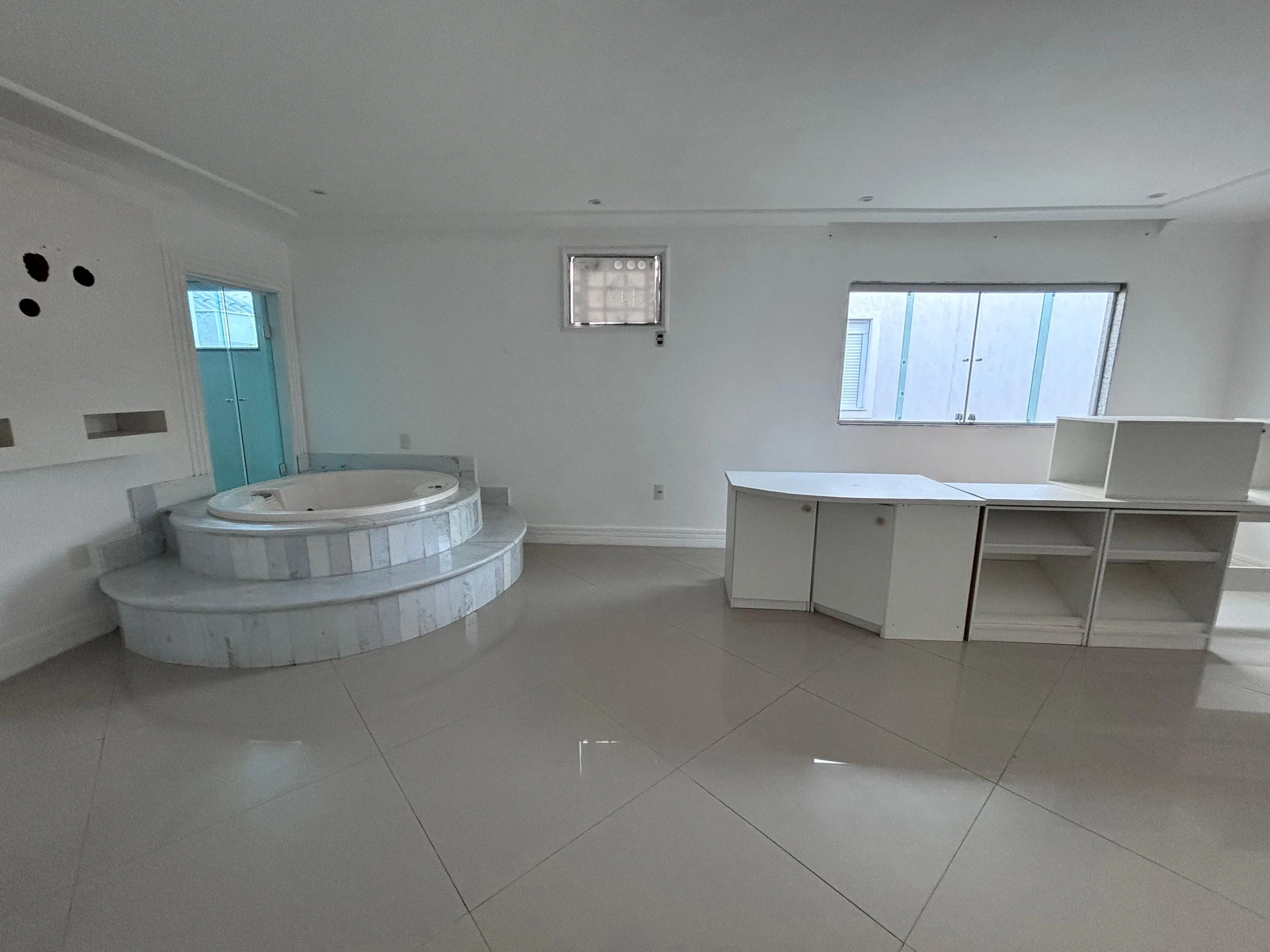 Condo house with 6 bedrooms and a balcony grill — photo 61