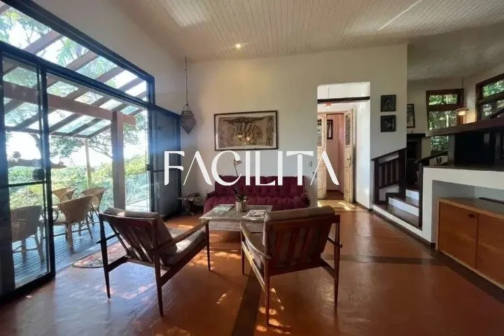 Furnished house with 4 bedrooms and open gas kitchen