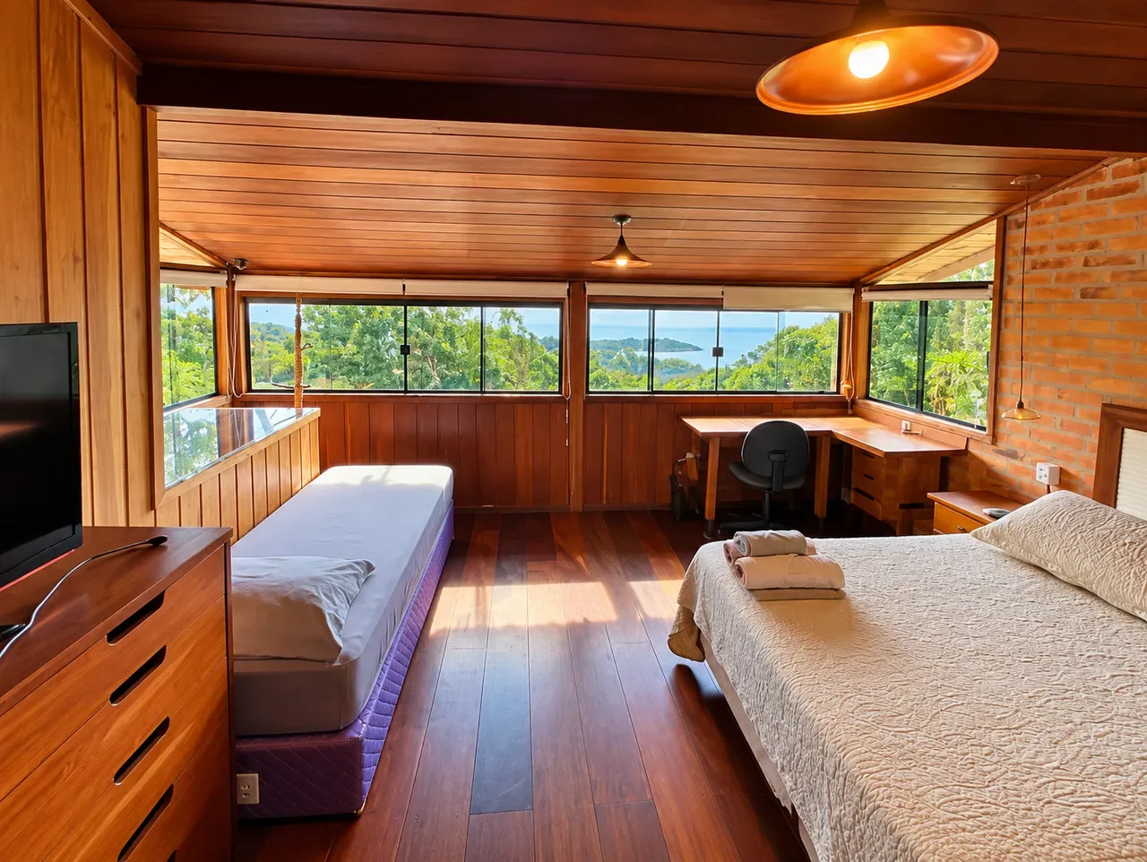 Furnished house, 200 m², with a water view — photo 5