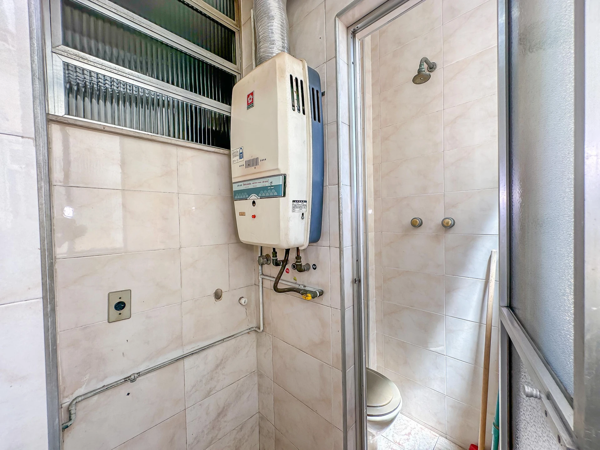 140 m² apartment with a jacuzzi and a bathtub — photo 61