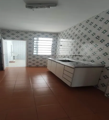 2-bedroom apartment with 1 bathroom, no parking — photo 2