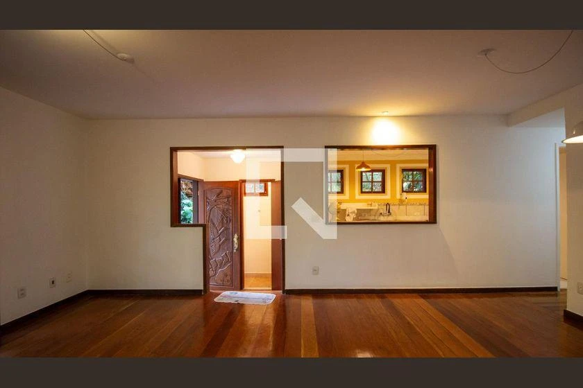 Casa com 4 quartos e churrasqueira na varanda — photo 18