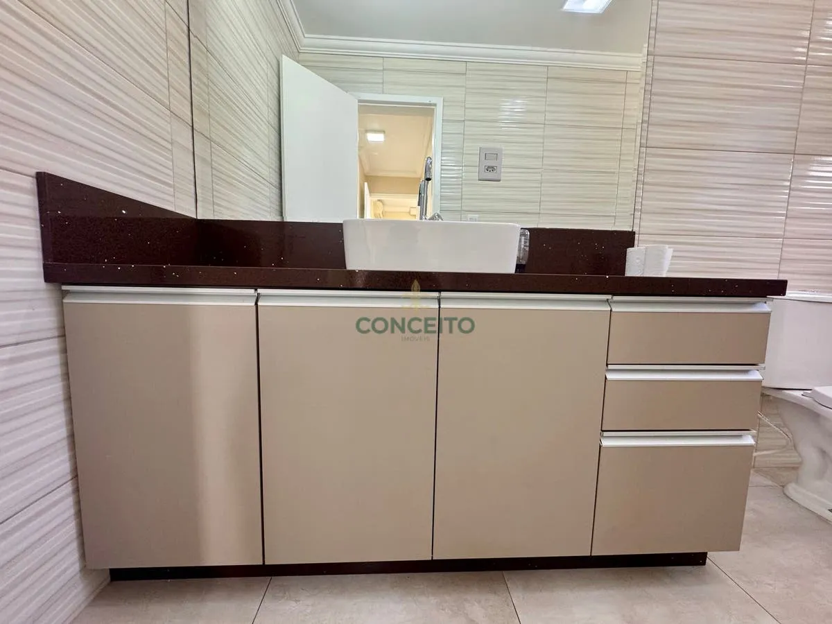 2-bedroom apartment in a building with a gym — photo 9