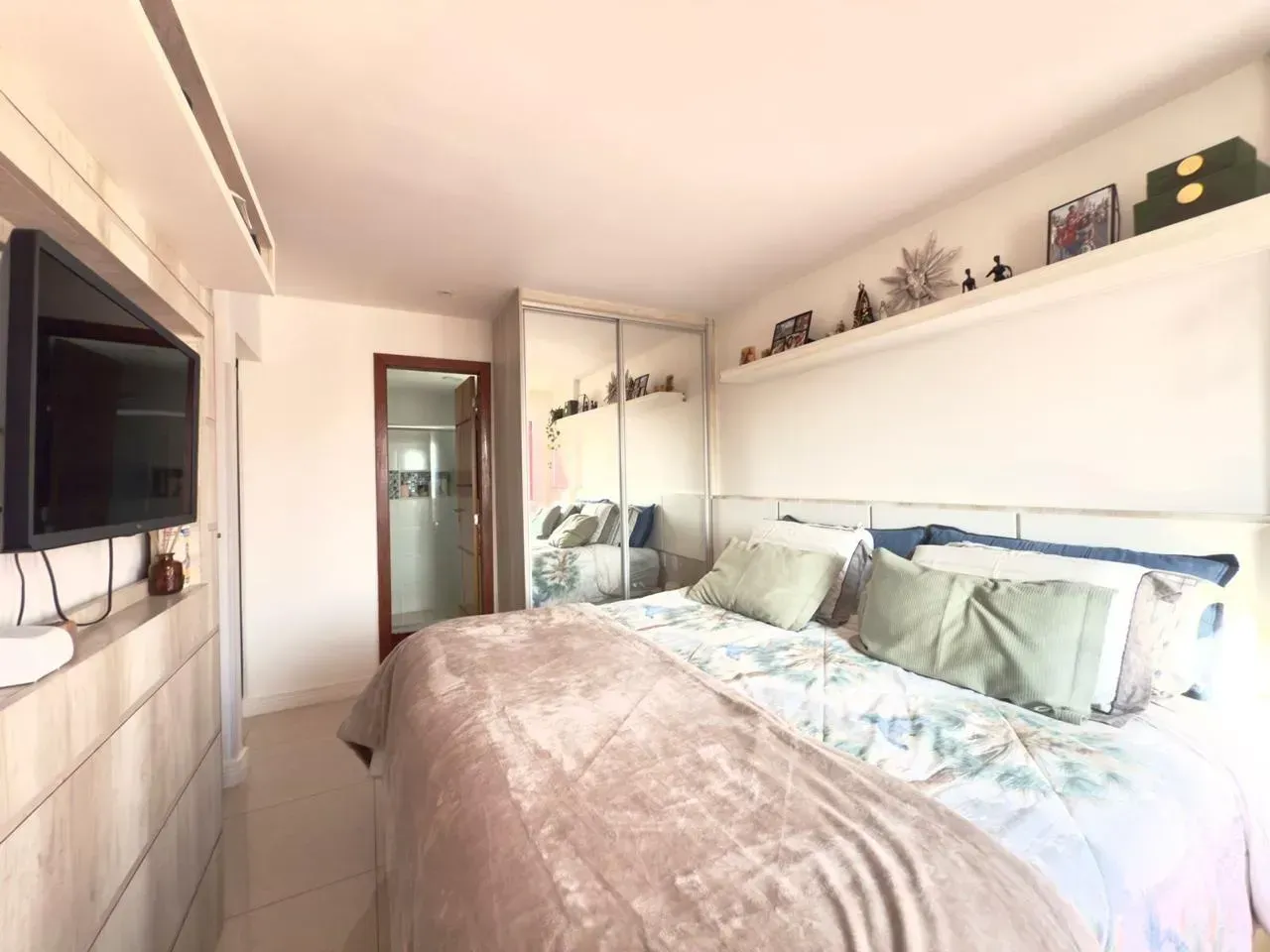 Loft with 3 bedrooms, 3 baths, and 216 m² — photo 17