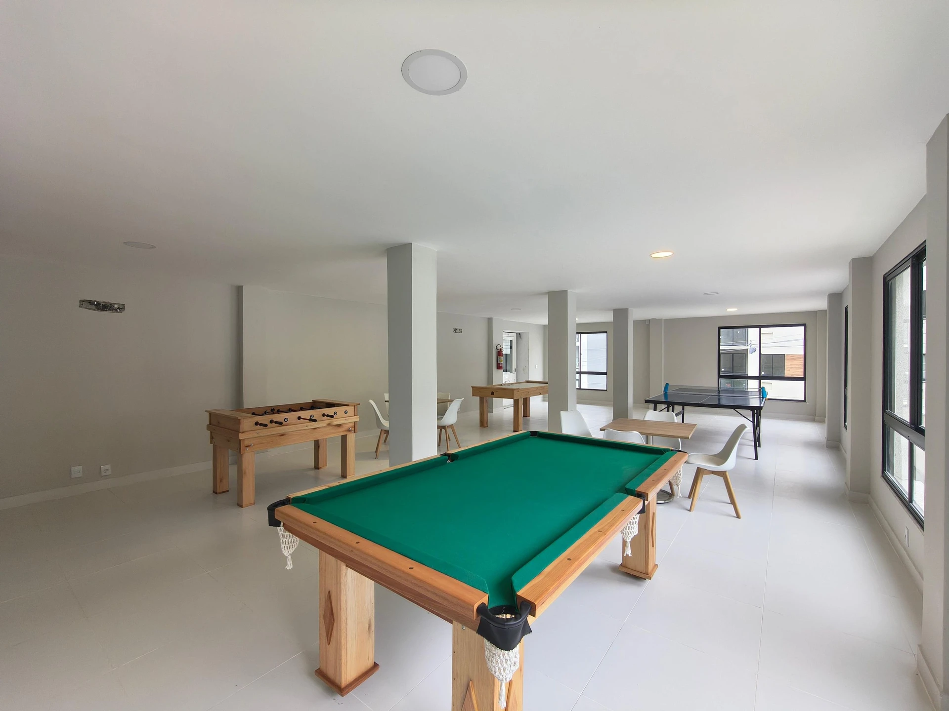 Apartamento mobiliado com 2 quartos, 1 banheiro e varanda — photo 61