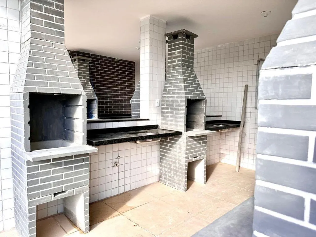 2-bedroom apartment in a building with a gym — photo 7
