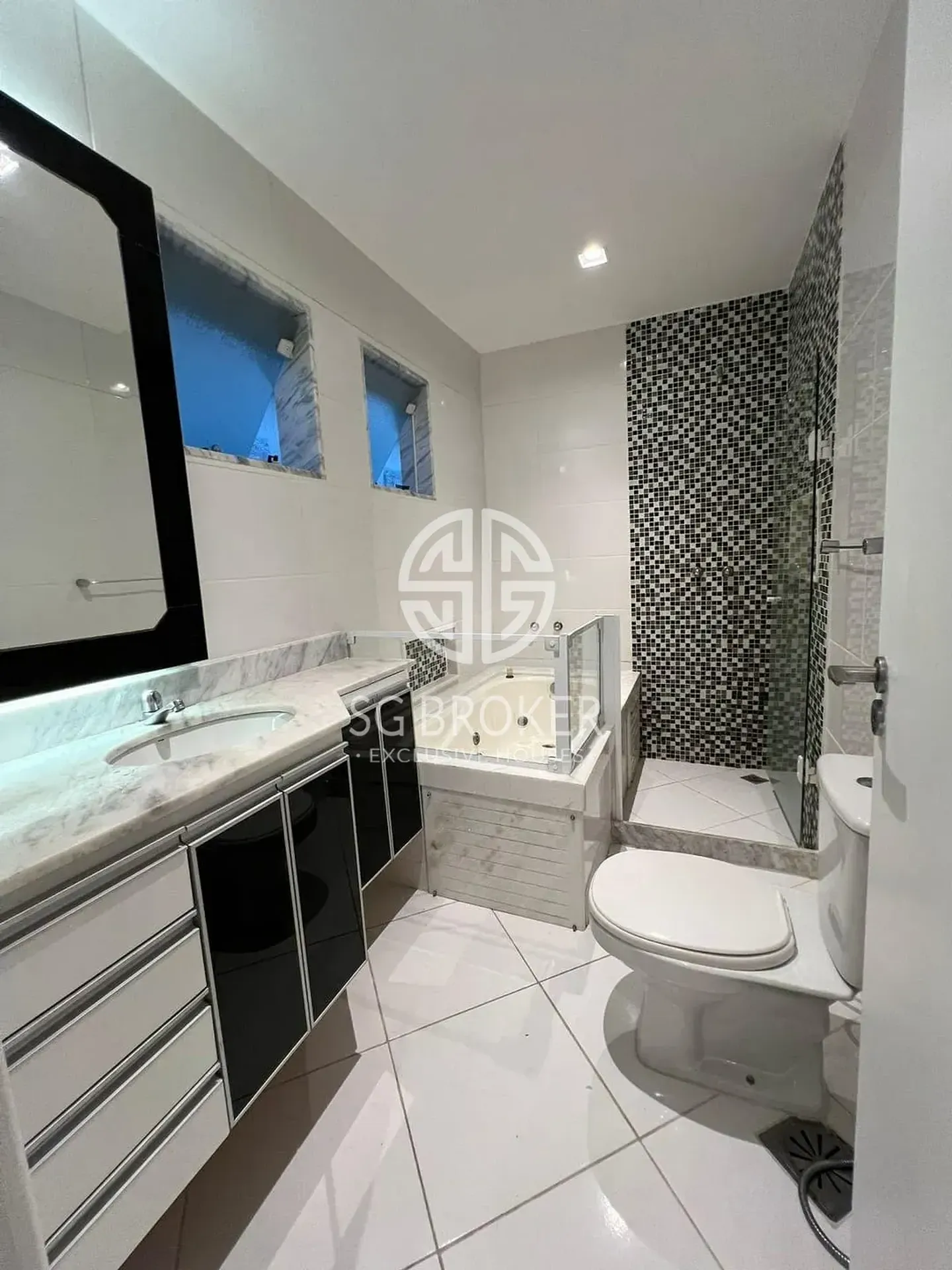 Casa com 5 suítes, cozinha fechada a gás e 500 m² — photo 28