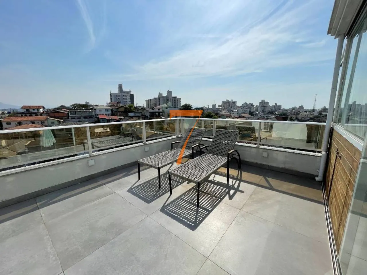 Furnished penthouse with 2 en-suite bedrooms and 210 m² — photo 73