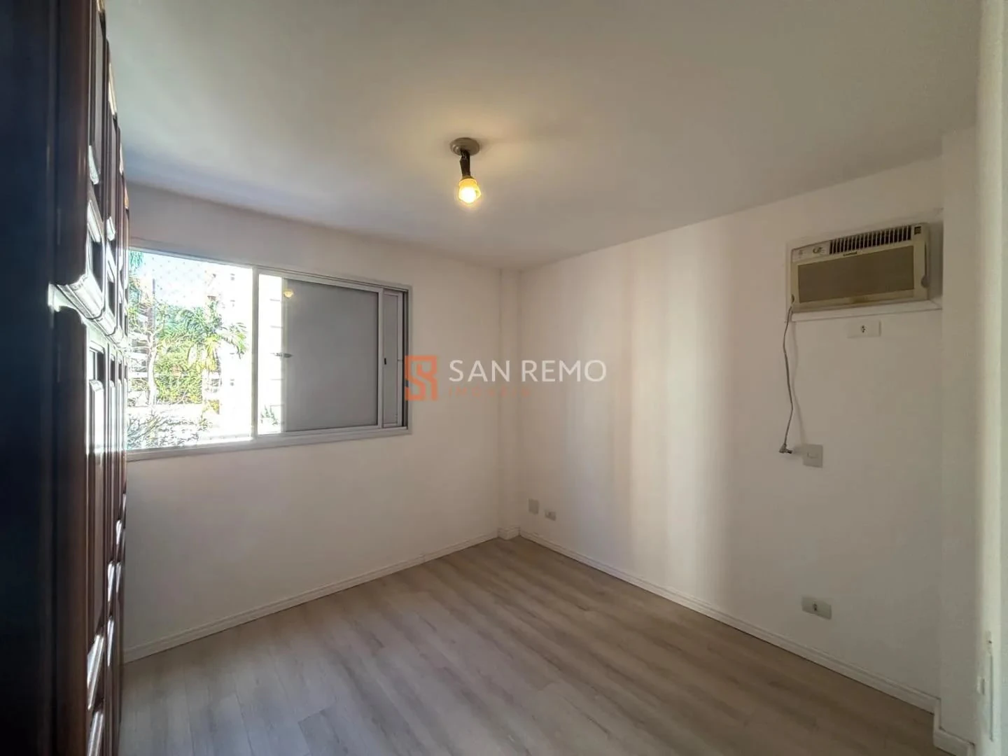 Apartment, 84 m², with wood or laminate floors — photo 10