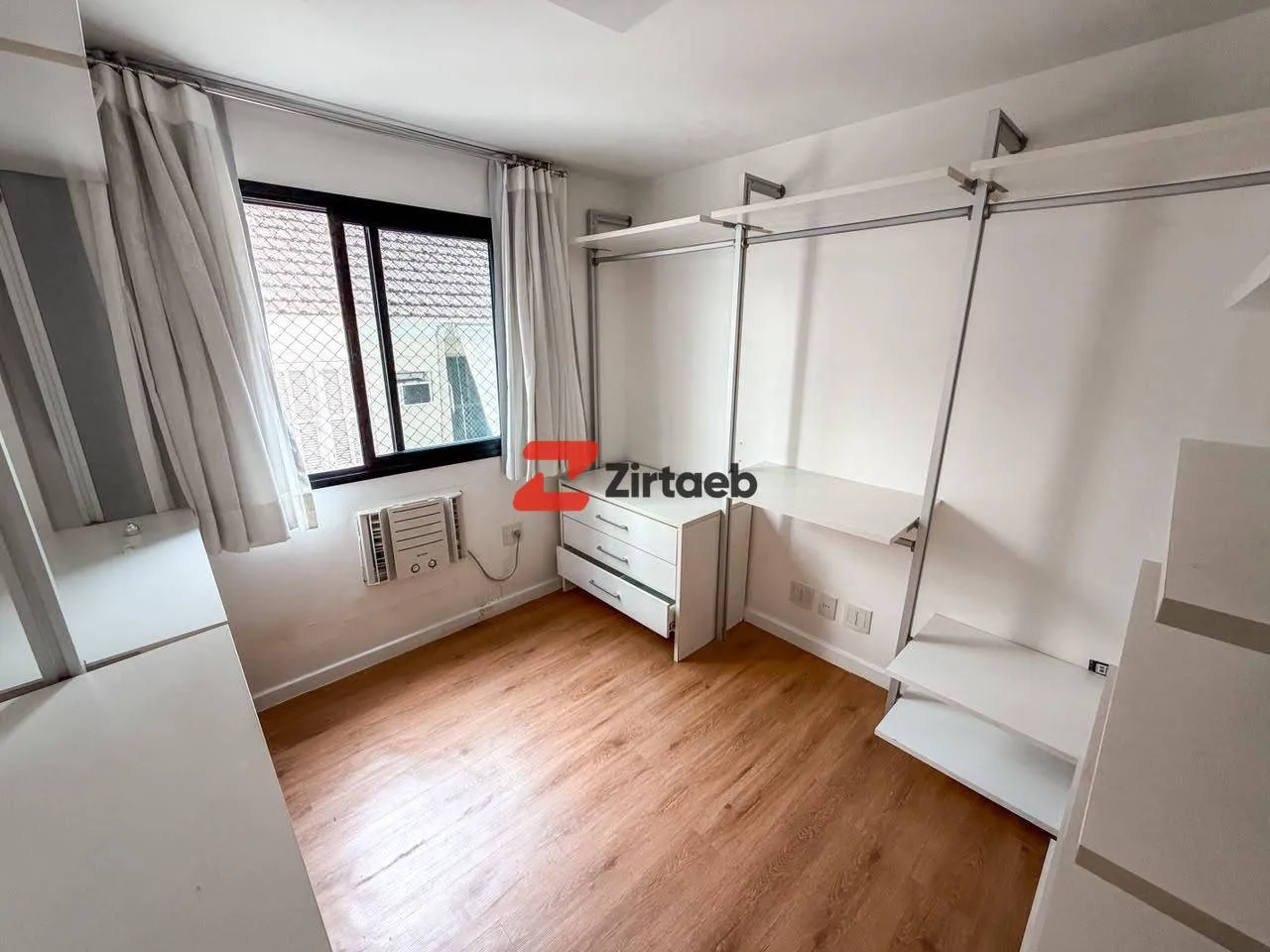 4-bedroom apartment with a walk-in closet in Rio de Janeiro — photo 19