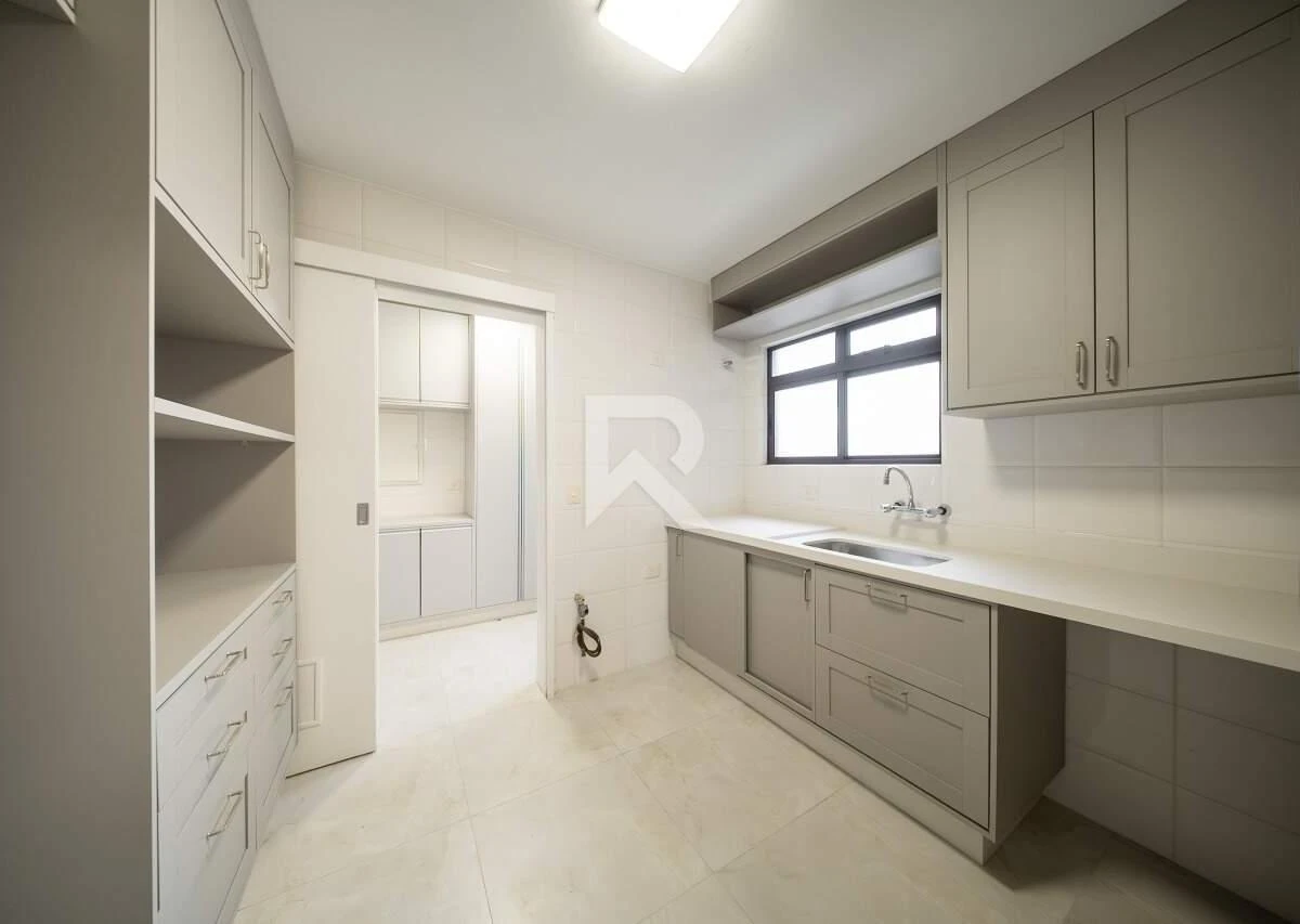 119 m² apartment with a grill on the balcony and a bathtub — photo 10
