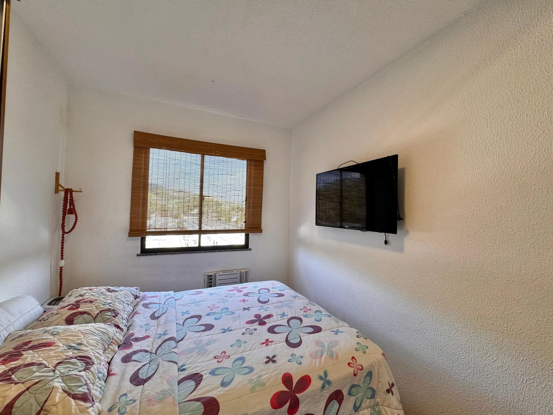 Furnished apartment with 2 bedrooms and mountain view — photo 7