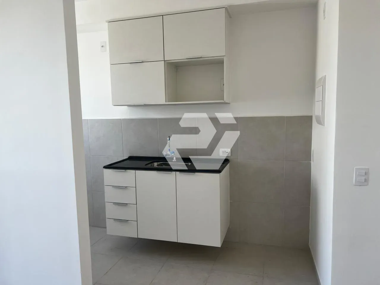 Unfurnished apartment with 2 bedrooms and a balcony — photo 14