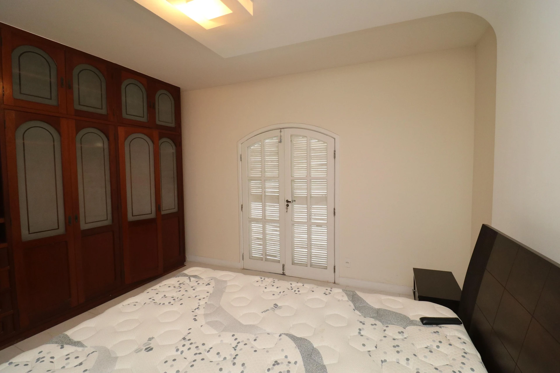 Vestidor y 5 dormitorios: casa de 420 m² — photo 53