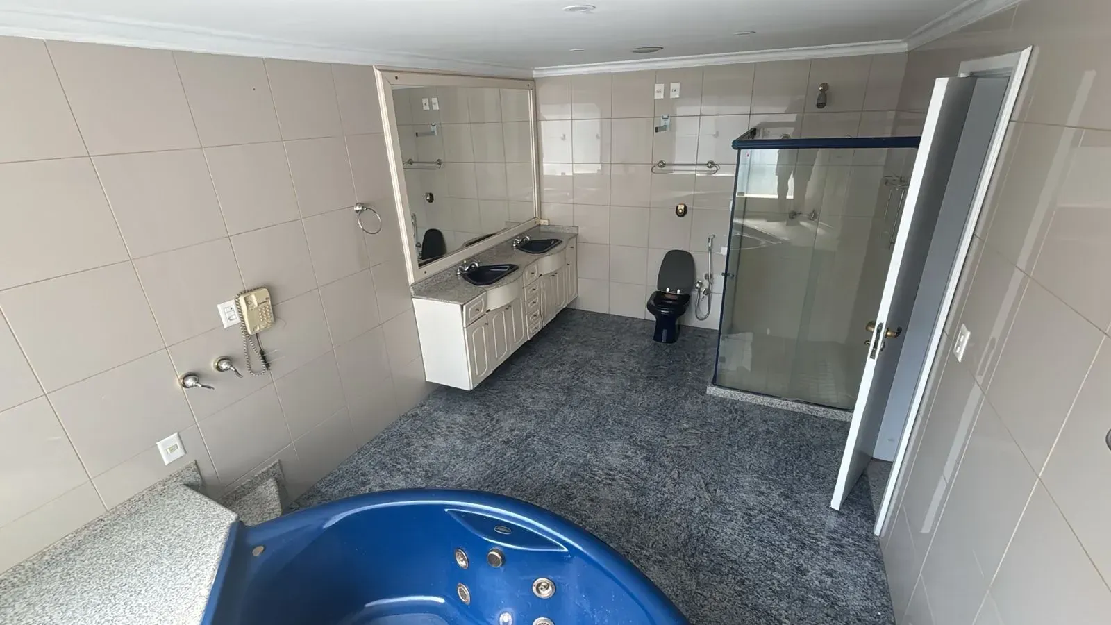 Apartment with 4 bedrooms, balcony and 500 m² — photo 18