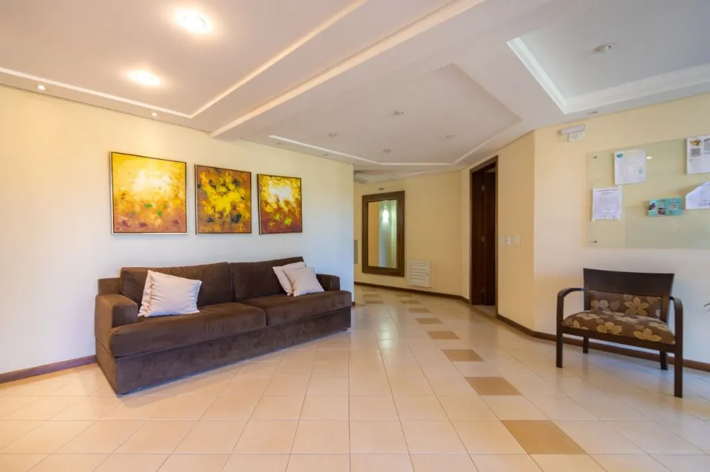 Balcony with a grill in a 2-bedroom apartment, 59 m² — photo 13