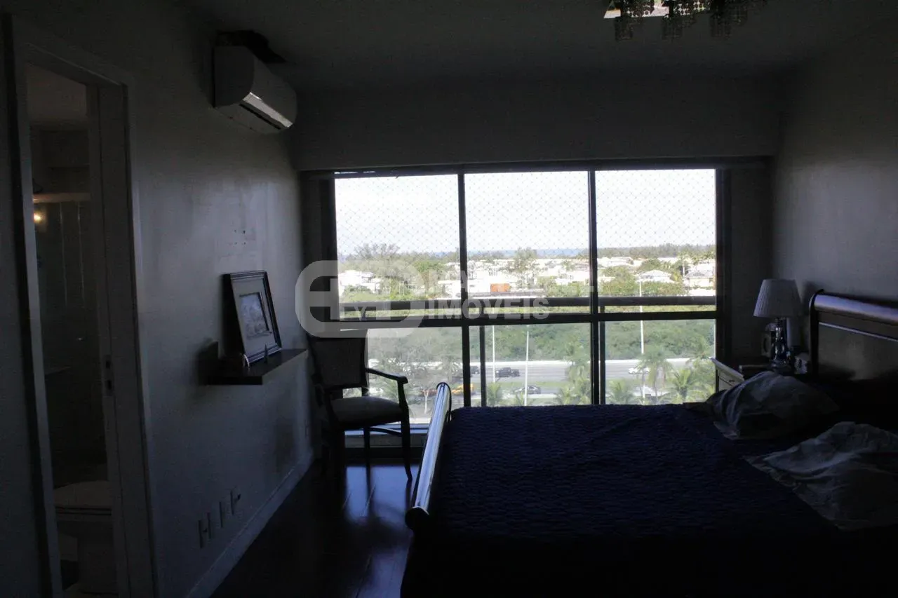 Furnished apartment with 4 bedrooms and a glass balcony — photo 10