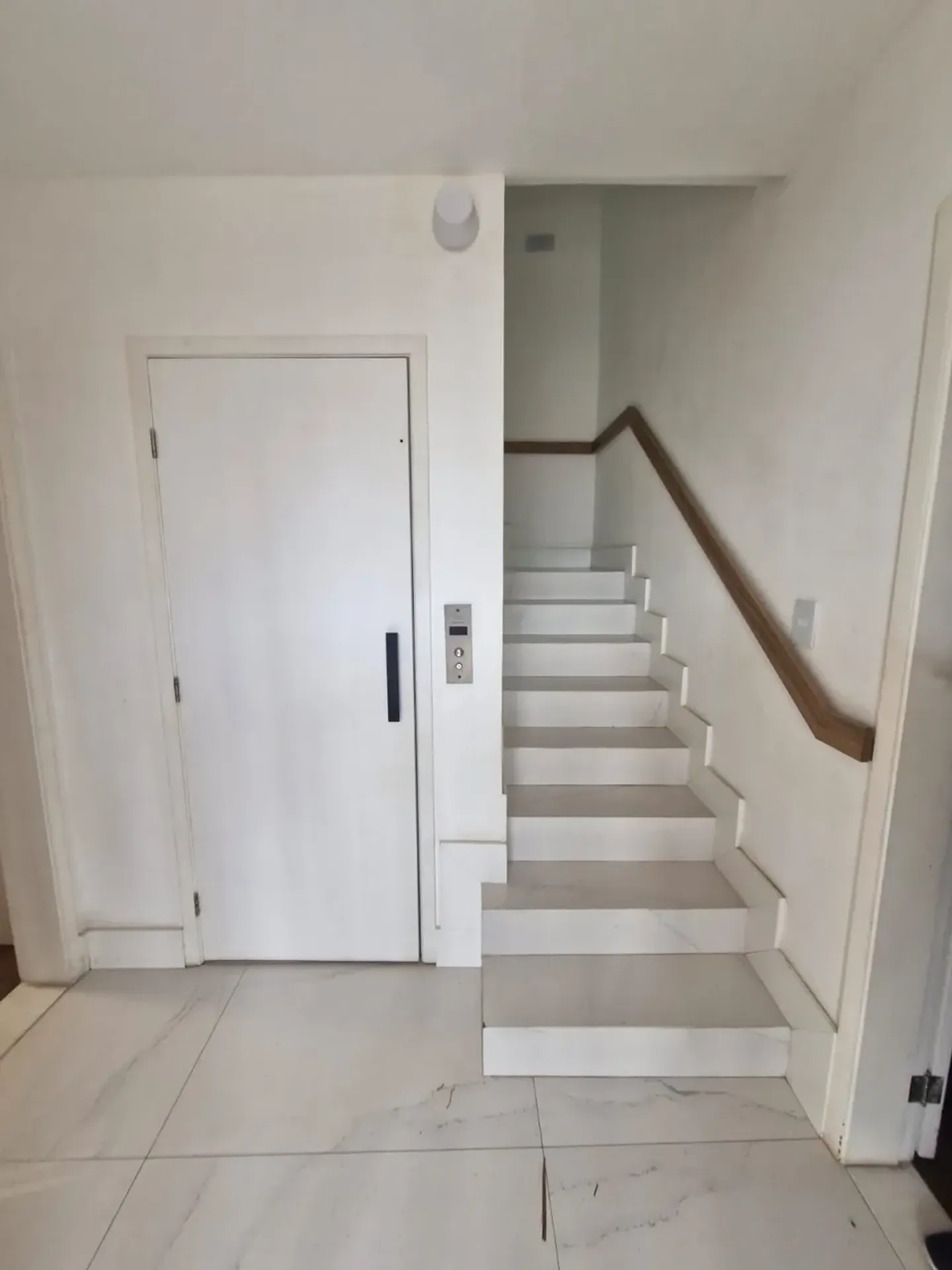 Furnished house, 280 m², with a water view — photo 45