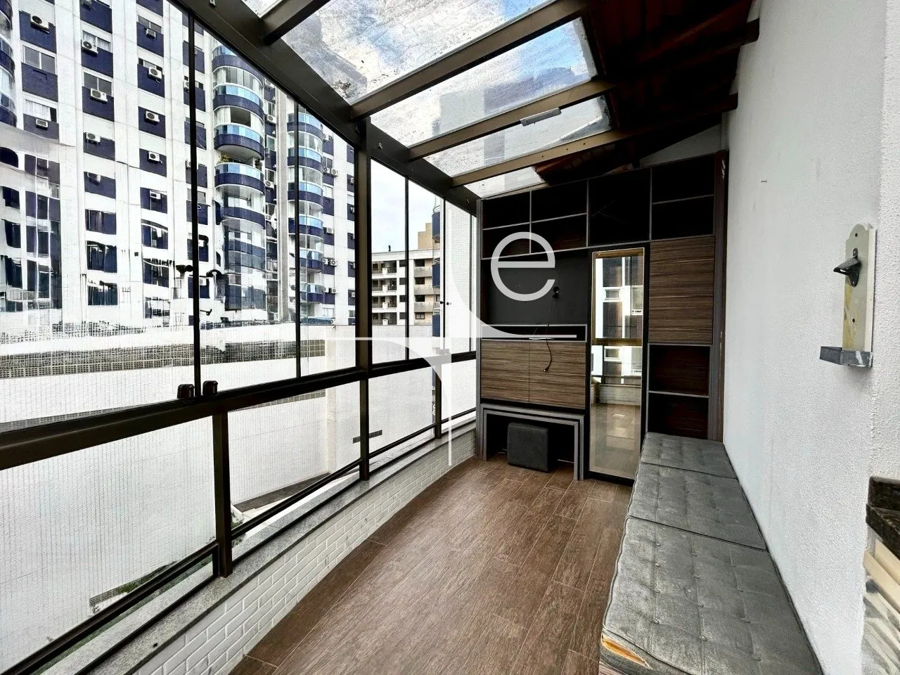 Apartamento amueblado de 3 dormitorios con asador en la terraza — photo 15
