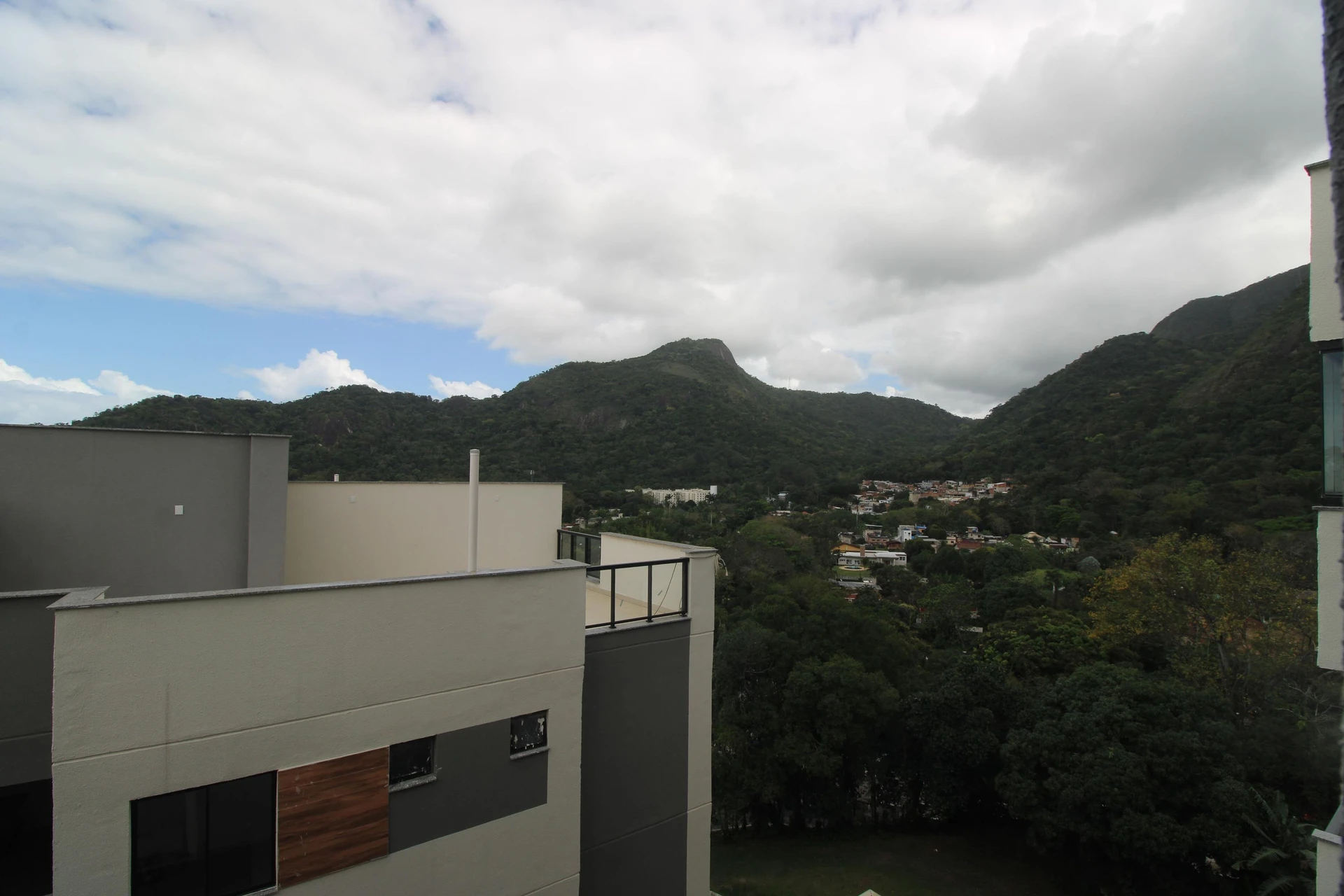 Unfurnished 2-bedroom apartment with balcony and private garden — photo 8