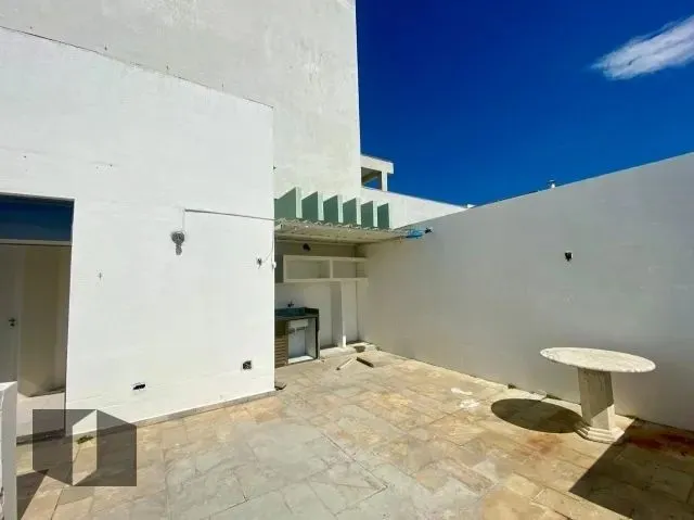 Unfurnished apartment with a glass-enclosed balcony — photo 20