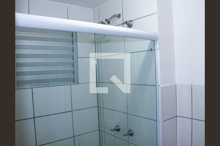 Apartamento sem mobília com 2 banheiros e box de vidro — photo 4