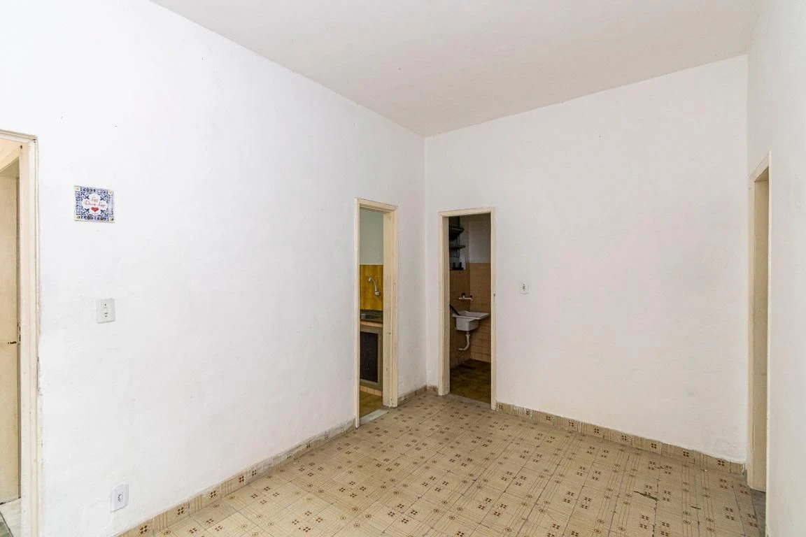 2-bedroom apartment with 1 bathroom, no parking — photo 26
