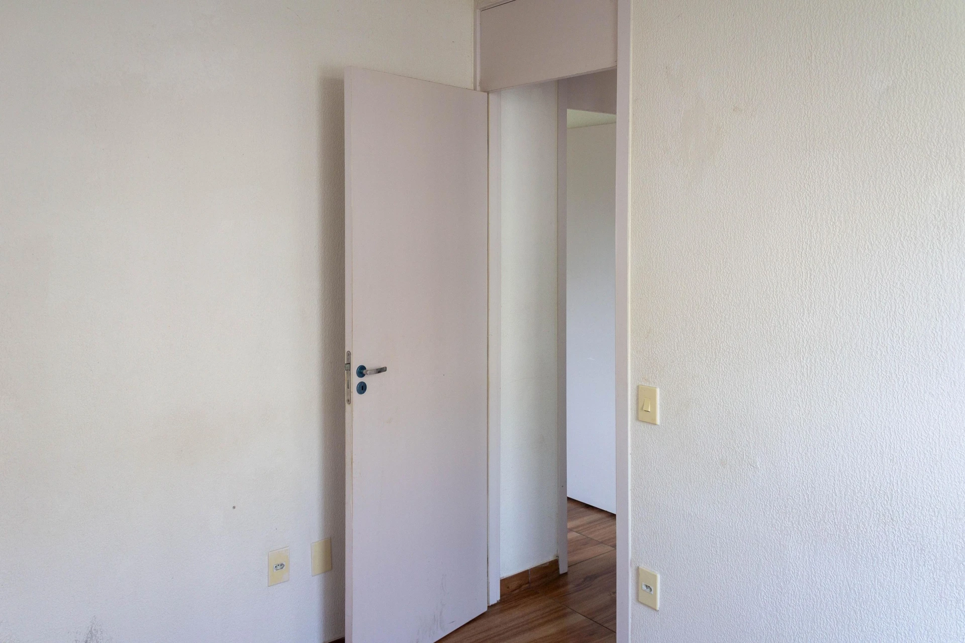 2-bedroom apartment in a building with a gym — photo 31
