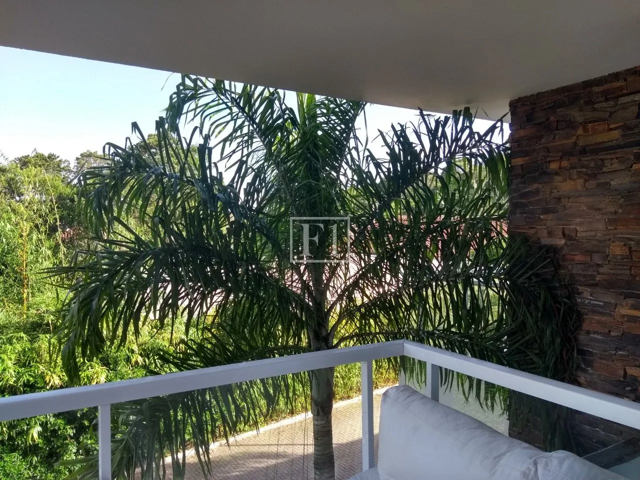Furnished house, 450 m², with floor-to-ceiling windows — photo 32