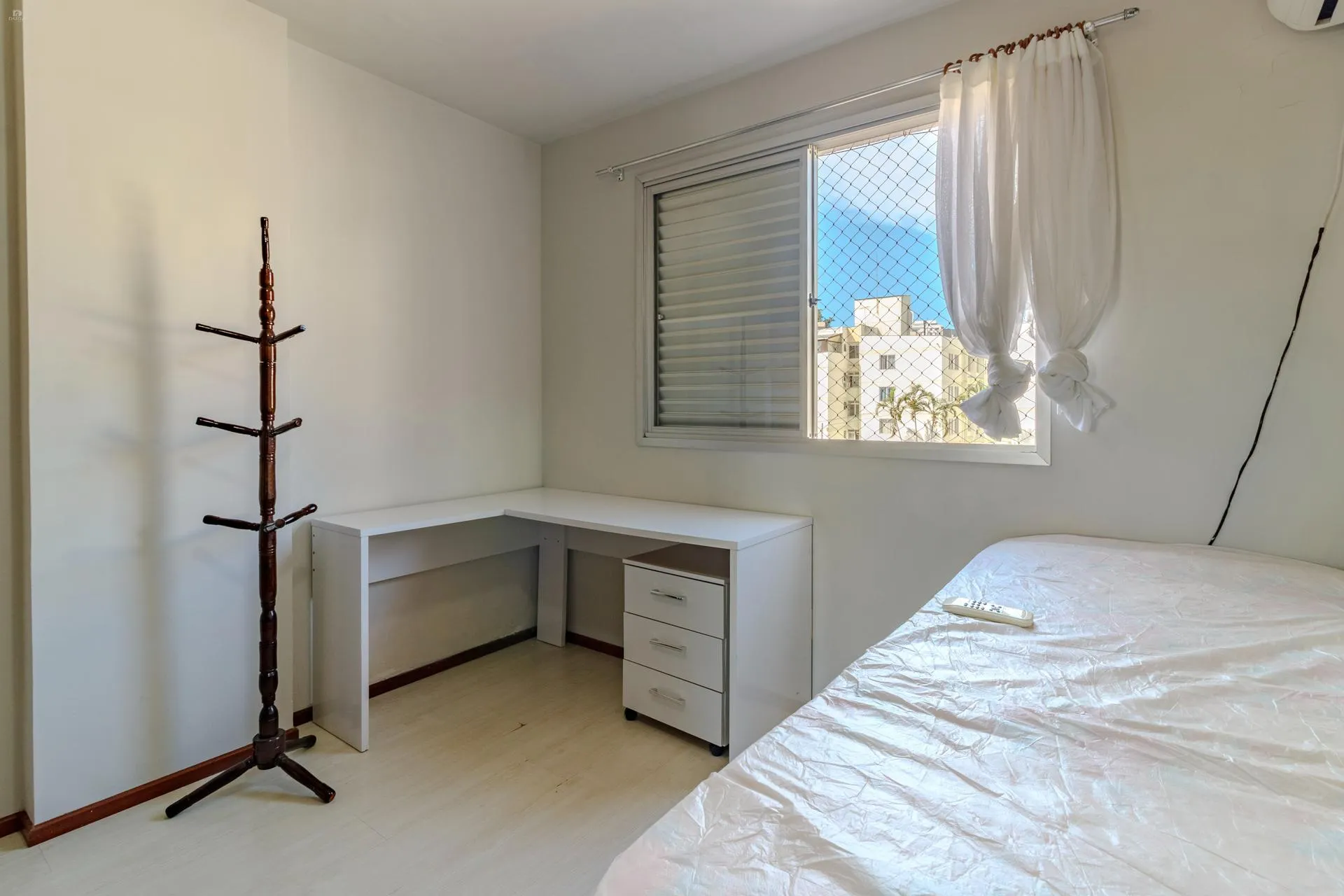 Balcony with a grill in a 2-bedroom apartment, 60 m² — photo 21