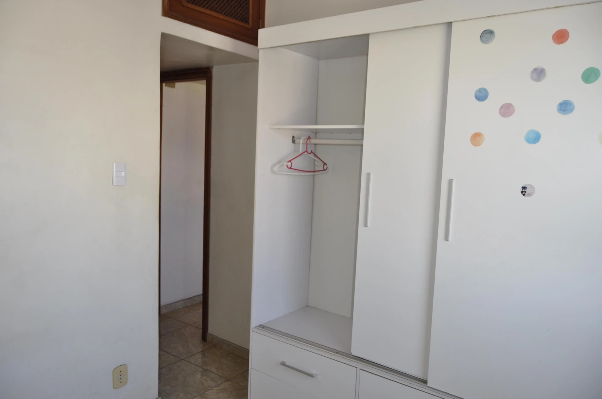 Unfurnished 2-bedroom apartment with a balcony — photo 11