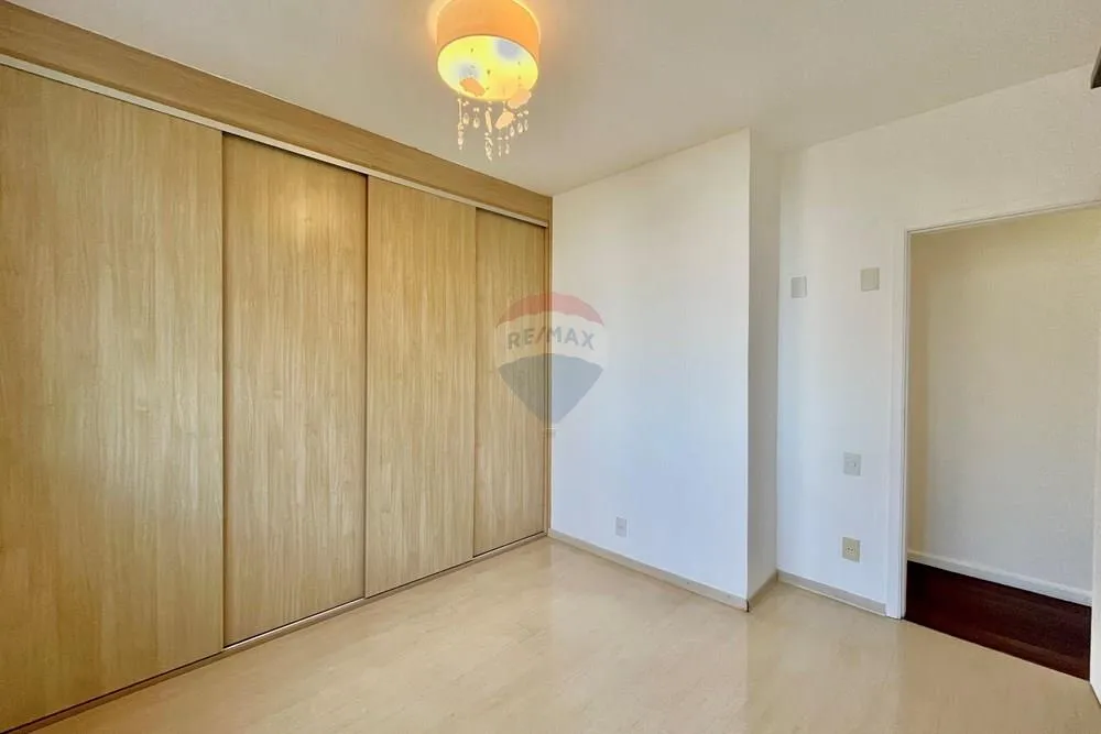 3-bedroom apartment with a mountain view in Rio de Janeiro — photo 18