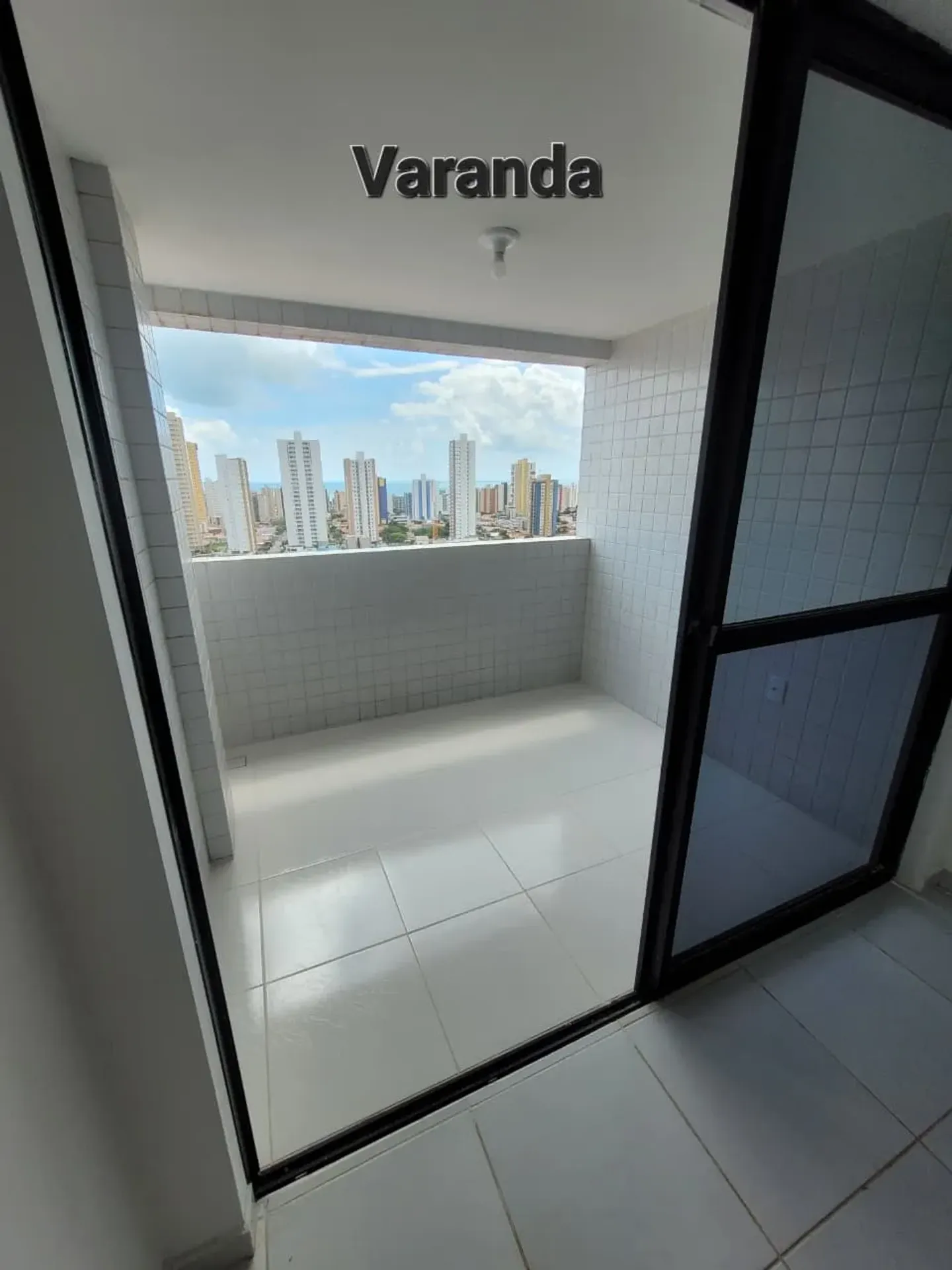 3-bedroom apartment in a building with a coworking space — photo 3