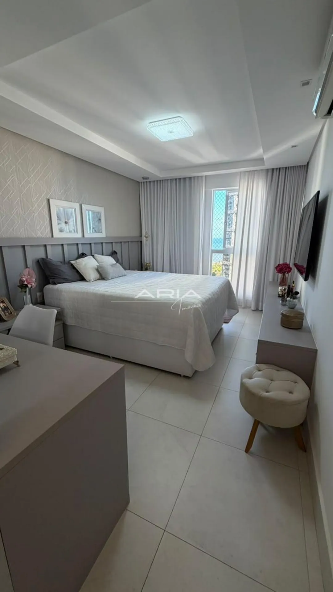 One-bedroom apartment with a glass-enclosed balcony — photo 17