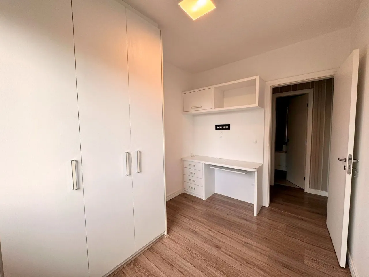 Home office in a 3-bedroom apartment, 141 m² — photo 21