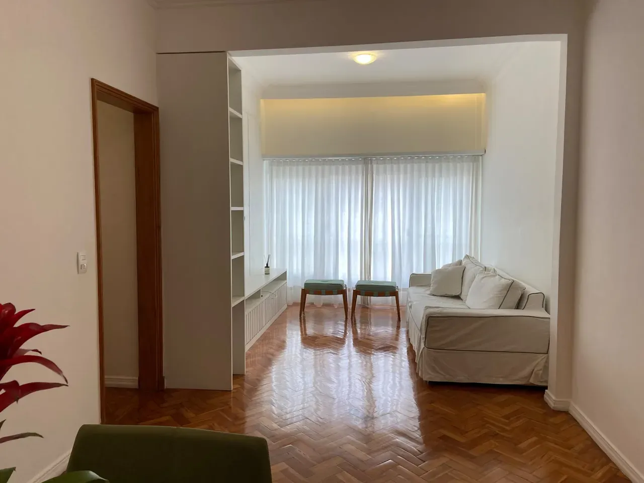 Apartment on the 7th floor with wood or laminate floors — photo 3