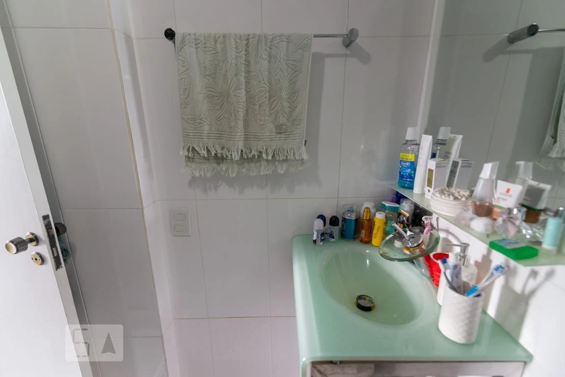 Furnished apartment, 78 m², with a glass-enclosed balcony — photo 37